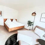 Gluecksmoment Mit Balkon In Apartment *