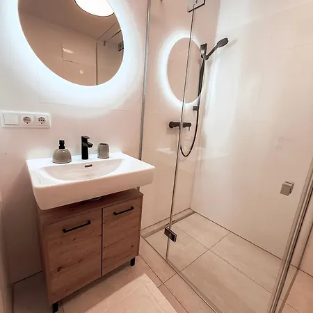 Διαμέρισμα Gluecksmoment Mit Balkon In Γκρατς